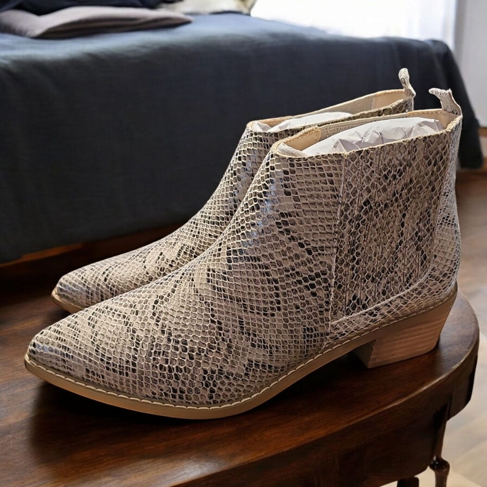 TRINITY -  Women's Gray Ankle Boots with Snakeskin Pattern and Low Heel Size 7